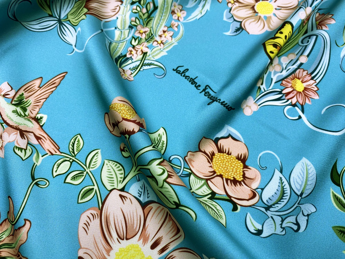 Ткань Шёлк Армани бирюзового цвета с принтом попугаи и  бабочки 46443 2
