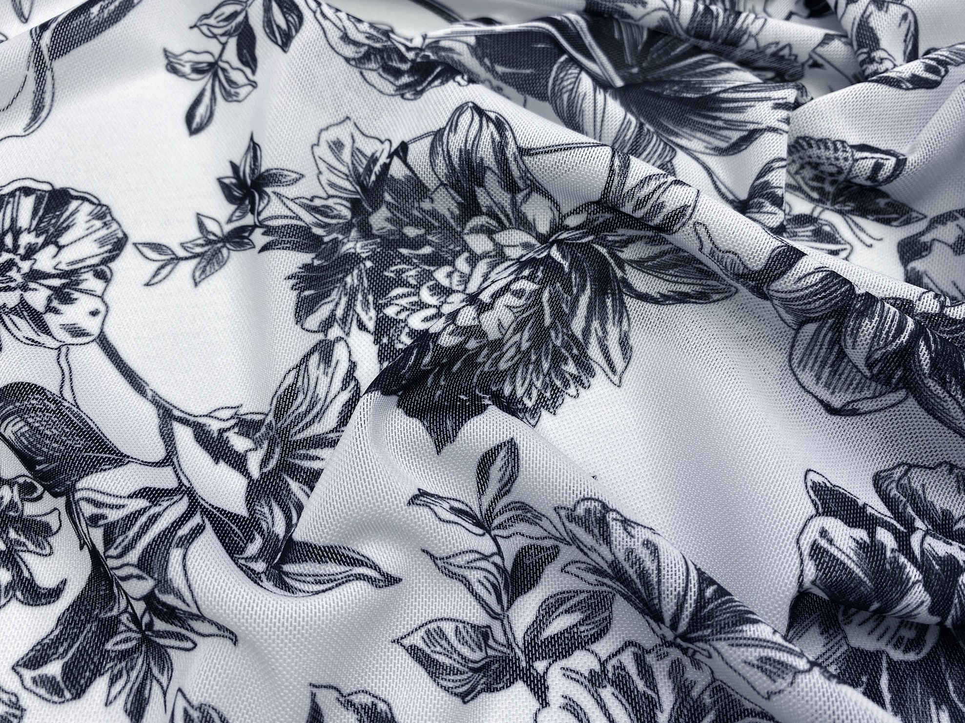 Ткань Сетка белого цвета с принтом чёрные  цветы 32565 2